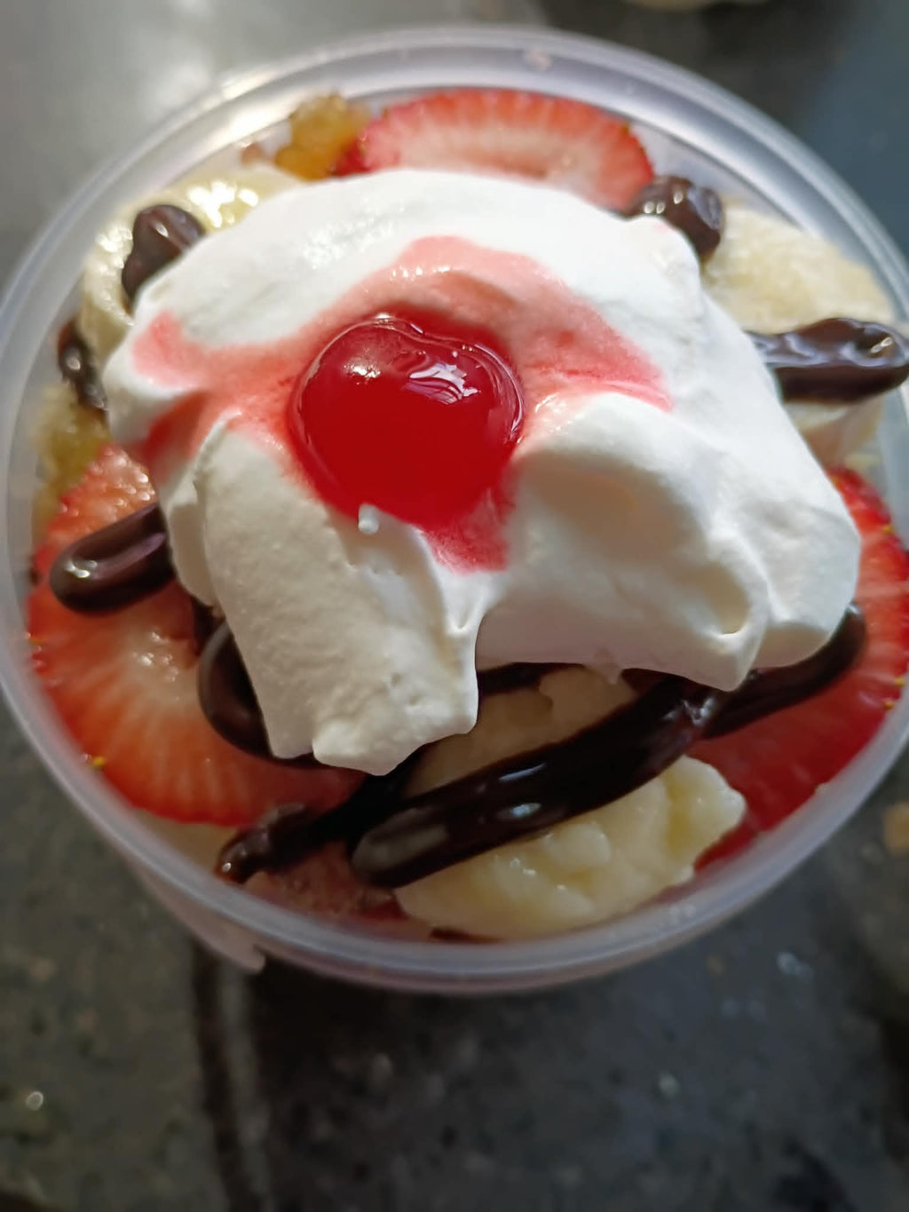 🍌 Banana Split Delight Dessert Bucket