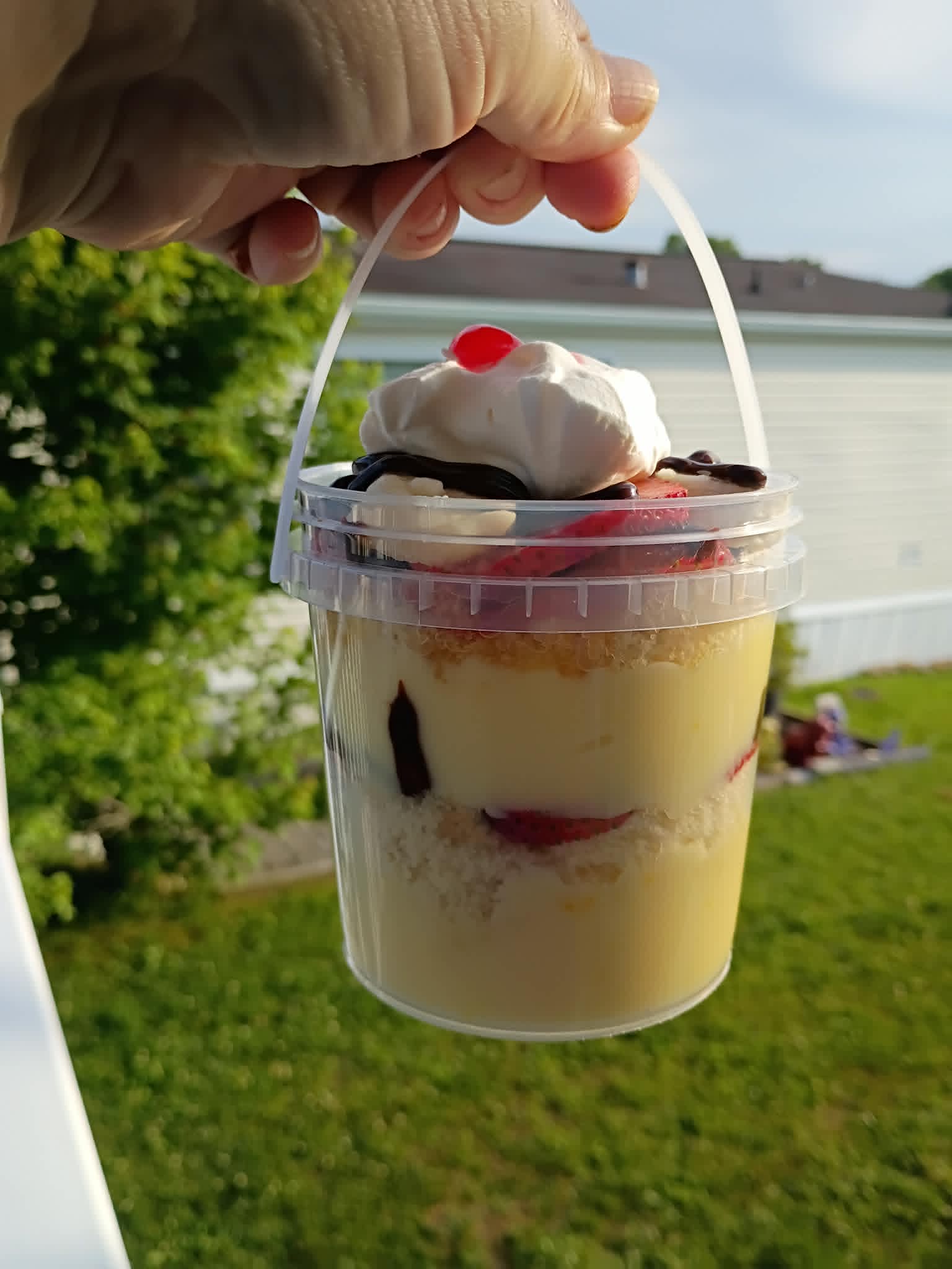 🍌 Banana Split Delight Dessert Bucket